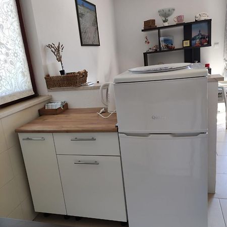 Apartment By The Beach Primošten Екстериор снимка