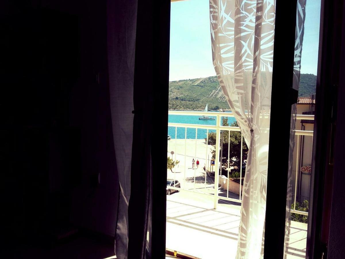 Apartment By The Beach Primošten Екстериор снимка